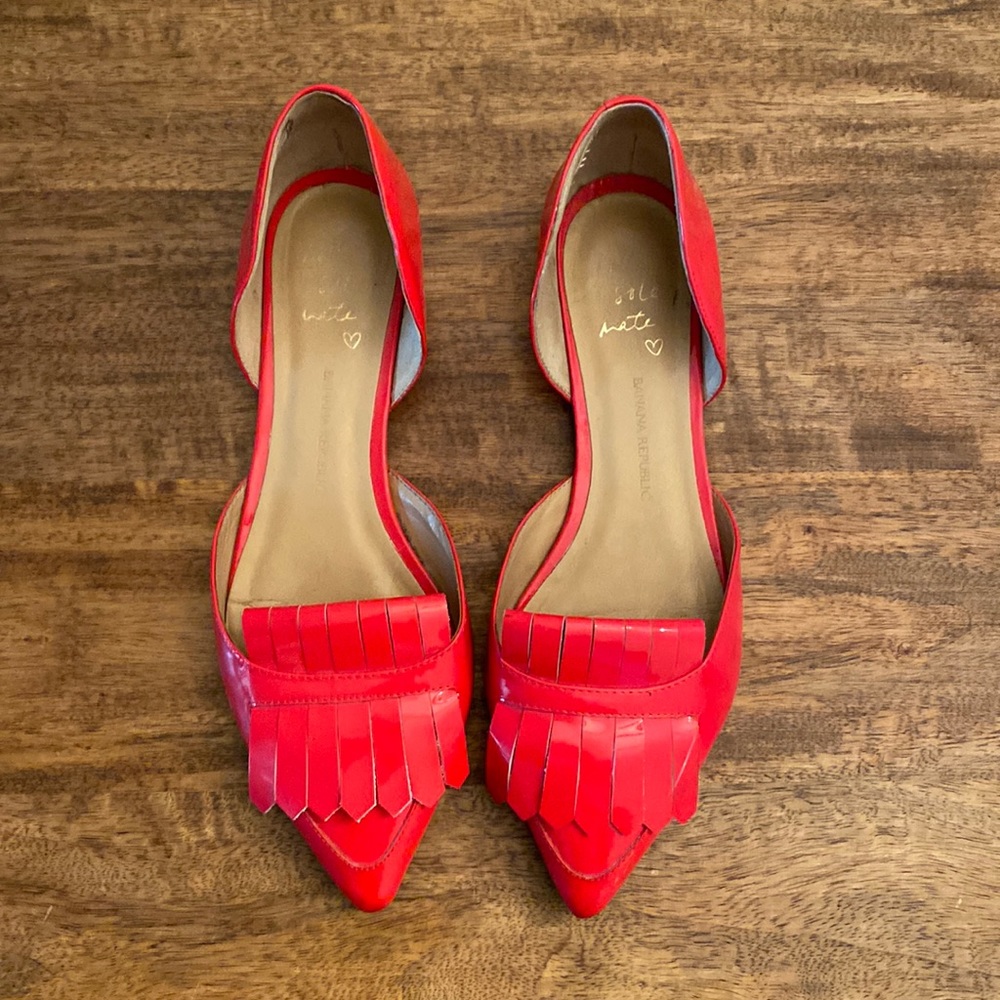 Used pair of Banana Republic womens shoes. Size 10.